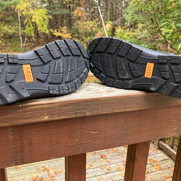 UGG Australia Girl's "Lynden" Black Suede Booties #1005566K US 5/ EU 35 - Picture 6 of 7